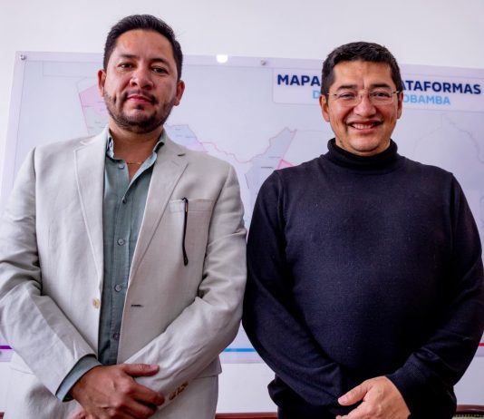 El alcalde de Riobamba, John Vinueza confirmó el nombramiento de Ramiro Vallejo como primer gerente de la Empresa Pública Municipal de Movilidad (EP Movilidad), una designación que marca un punto de inflexión en la estructura operativa. Vallejo estuvo al frente de la Dirección de Movilidad, función por la cual, según la valoración del propio alcalde, ha mostrado un manejo “técnico y eficiente”.