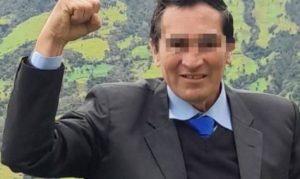 La Sala Multicompetente del cantón San Miguel de Bolívar emitió una resolución judicial que condena al concejal rural Hermilton G. a 80 días de prisión, al pago de una multa equivalente a dos salarios básicos unificados, y a una indemnización de 5.000 dólares por daños y perjuicios a la víctima. La sentencia se deriva de un hecho ocurrido durante los festejos del carnaval 2025 en la parroquia San Pablo.