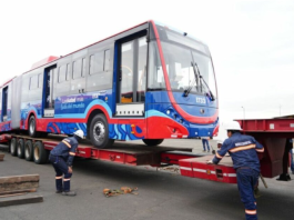 La Contraloría General del Estado presentó el informe DNA6-EP-0003-2025 este 10 de diciembre de 2025 y estableció que el proceso para adquirir 60 troles eléctricos nació con el Memorando de Entendimiento que el Alcalde Metropolitano firmó con la Unops.