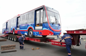 La Contraloría General del Estado presentó el informe DNA6-EP-0003-2025 este 10 de diciembre de 2025 y estableció que el proceso para adquirir 60 troles eléctricos nació con el Memorando de Entendimiento que el Alcalde Metropolitano firmó con la Unops.