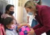 Entregan obsequios y mensajes de esperanza a niños del Hospital Alfonso Villagómez Sonrisas, abrazos y un ambiente cargado de esperanza se vivieron este 17 de diciembre, en el Hospital Pediátrico Alfonso Villagómez, en la ciudad de Riobamba, durante una jornada solidaria dedicada a llevar alegría a los niños que reciben atención médica en esta casa de salud.