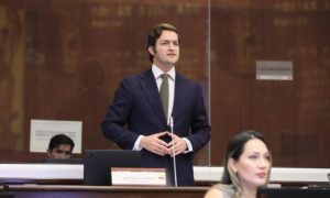 Con 80 votos a favor el Pleno de la Asamblea Nacional aprobó una resolución que respalda las acciones internacionales dirigidas a la restauración del régimen democrático en Venezuela y la detención de Nicolás Maduro.