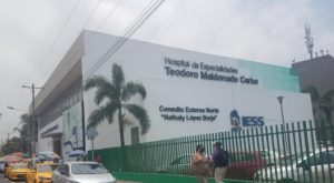 A menos de un mes de iniciado el proceso de contratación, el hospital Teodoro Maldonado Carbo del IESS, en Guayaquil, recibió las primeras críticas dentro del concurso para elegir al proveedor del servicio de limpieza de sus áreas médicas, por un monto de USD 2,3 millones.