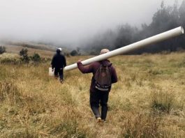 Con el objetivo de fortalecer la producción agrícola y mejorar la calidad de vida de las comunidades rurales, la Prefectura de Bolívar continúa impulsando proyectos estratégicos de riego en la provincia. En esta línea, técnicos de la Secretaría de Riego y Drenaje del GADPB realizaron la medición del caudal hídrico en la comunidad de Salaleo, perteneciente a la parroquia Simiatug.