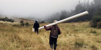 Con el objetivo de fortalecer la producción agrícola y mejorar la calidad de vida de las comunidades rurales, la Prefectura de Bolívar continúa impulsando proyectos estratégicos de riego en la provincia. En esta línea, técnicos de la Secretaría de Riego y Drenaje del GADPB realizaron la medición del caudal hídrico en la comunidad de Salaleo, perteneciente a la parroquia Simiatug.