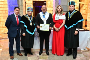 El alcalde de Penipe, Fabián Aldaz, fue reconocido como Embajador de la Paz por la CIDHPDA, un organismo internacional que destacó su compromiso con los derechos humanos y su trabajo por fortalecer la convivencia y el desarrollo social en el cantón.