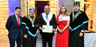 El alcalde de Penipe, Fabián Aldaz, fue reconocido como Embajador de la Paz por la CIDHPDA, un organismo internacional que destacó su compromiso con los derechos humanos y su trabajo por fortalecer la convivencia y el desarrollo social en el cantón.