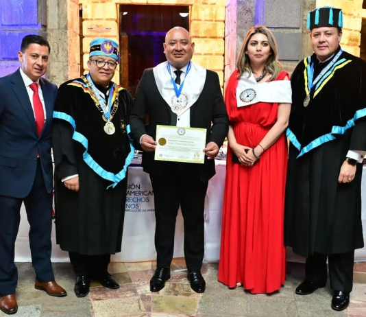 El alcalde de Penipe, Fabián Aldaz, fue reconocido como Embajador de la Paz por la CIDHPDA, un organismo internacional que destacó su compromiso con los derechos humanos y su trabajo por fortalecer la convivencia y el desarrollo social en el cantón.