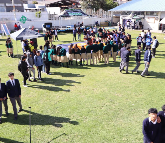 El Instituto Superior Tecnológico Carlos Cisneros (ITES) desarrolló la Feria Académica Cisneros 2025, un espacio destinado a la socialización de los avances académicos, investigativos y tecnológicos alcanzados por estudiantes y docentes durante el actual período lectivo. El evento se llevó a cabo en el Campus SECAP, ubicado en la avenida Antonio Santillán y Evangelino Calero, donde la comunidad educativa y ciudadanía pudieron conocer de cerca los resultados del trabajo formativo que impulsa la institución.