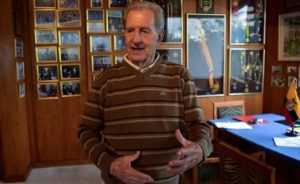 El presidente Daniel Noboa firmó un decreto ejecutivo este 18 de diciembre de 2025, para declarar duelo nacional por tres días, tras la muerte del exmandatario Rodrigo Borja Cevallos. El duelo nacional por el fallecimiento del expresidente Borja será los días 19, 20 y 21 de diciembre de 2025, según el Decreto Ejecutivo 260.