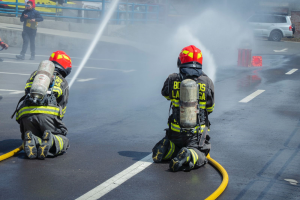 El Cuerpo de Bomberos de Riobamba concluyó este sábado el segundo día de la de carácter nacional denominada “Fire Skills” (Destrezas Bomberiles), evento realizado los días 12 y 13 de diciembre en la Plaza de Rastro de la parroquia San Juan.