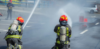 El Cuerpo de Bomberos de Riobamba concluyó este sábado el segundo día de la de carácter nacional denominada “Fire Skills” (Destrezas Bomberiles), evento realizado los días 12 y 13 de diciembre en la Plaza de Rastro de la parroquia San Juan.