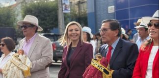 El 19 de diciembre, la ciudad de Riobamba se llenó de color y alegría con el Pase del Niño organizado por la Prefectura de Chimborazo. Este evento, que reúne a familias, funcionarios y trabajadores de la Prefectura, es una muestra de la rica tradición y fe que caracteriza a la provincia.