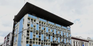 El exgerente de la Empresa Eléctrica Riobamba S.A. (EERSA) cuestiona el pedido de un examen especial correspondiente al año 2024, al considerar que carece de sustento técnico y responde a intereses ajenos a la gestión institucional. Además, alerta sobre la conformación de un fideicomiso por USD 36 millones que, según advierte, podría comprometer la autonomía administrativa y financiera de la empresa eléctrica, así como poner en riesgo los intereses estratégicos de la provincia de Chimborazo.