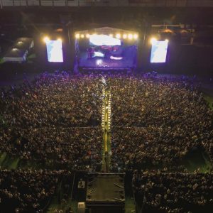 Riobamba tuvo este fin de semana pasado, un evento cultural difícil de ignorar. El concierto gratuito del artista colombiano Kapo fue un espectáculo masivo, un acontecimiento que impulsó la economía local y consolidó un espacio de encuentro para las familias asistentes.