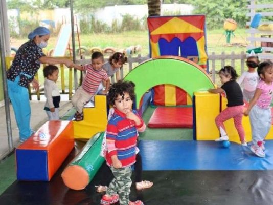 En el marco del “Festival Abrazando Sueños”, realizado en el Centro Cívico “Eloy Alfaro”, el presidente Daniel Noboa anunció la repotenciación de 25 Centros de Desarrollo Infantil (CDI) en seis provincias del país, con una inversión superior a USD 1 millón.