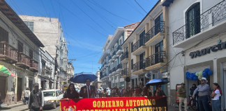 Riobamba vivió una jornada llena de color, música y tradición durante los Pases del Niño organizados por varias unidades educativas e instituciones, realizados el 19 de diciembre en las principales calles de la ciudad. Esta manifestación cultural, profundamente arraigada en la identidad local, congregó a cientos de ciudadanos que se dieron cita para observar los desfiles y expresiones artísticas.
