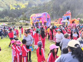 El cantón Penipe se llenó de color y alegría con la celebración navideña organizada por el GAD Municipal, liderado por el alcalde Fabián Aldaz. Más de mil niños y niñas de las diferentes unidades educativas del cantón disfrutaron de una jornada llena de sonrisas, juegos y esperanza.