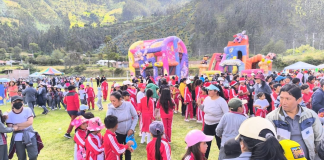 El cantón Penipe se llenó de color y alegría con la celebración navideña organizada por el GAD Municipal, liderado por el alcalde Fabián Aldaz. Más de mil niños y niñas de las diferentes unidades educativas del cantón disfrutaron de una jornada llena de sonrisas, juegos y esperanza.