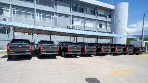 La Escuela Superior Politécnica de Chimborazo (ESPOCH) anunció la incorporación de una nueva flota de 10 vehículos, una acción que fortalece de manera significativa su capacidad operativa y reafirma el compromiso institucional con el desarrollo académico, científico y social de la comunidad politécnica.