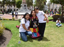 En conmemoración del Día Internacional de las Personas con Discapacidad, la comunidad educativa de la Unidad Educativa Especializada Dr. Luis Benavides rindió un emotivo homenaje a Lucila Johana Suárez Santillán, quien durante once años dirigió la institución y se convirtió en una referente nacional e internacional de la educación inclusiva.