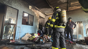 La tarde del 26 de diciembre, un incendio estructural registrado en la tercera planta de una vivienda, ubicada en la intersección de las calles Primera Constituyente y Juan Montalvo, en el centro de Riobamba, movilizó a los organismos de respuesta, tras una alerta ingresada a la Línea Única para Emergencias 9-1-1.