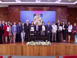 La Universidad Nacional de Chimborazo presentó oficialmente su más reciente producción académica y científica 2025, con el lanzamiento de cinco libros desarrollados por las facultades de Ciencias de la Educación, Humanas y Tecnologías; Ciencias Políticas y Administrativas; e Ingeniería, como resultado del trabajo investigativo de su planta docente y de autores vinculados a la institución.