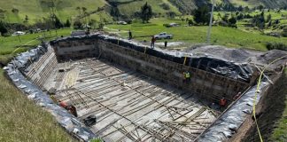 Prefectura verifica avance del 70% en el sistema de riego Quindigua Grande y Bajo Con el propósito de supervisar el progreso de los proyectos estratégicos que impulsan el desarrollo rural de la provincia, el prefecto de Bolívar, Aníbal Coronel Monar, y la viceprefecta, María Elena Coles, realizaron un recorrido técnico de inspección en la obra de riego Quindigua Grande y Bajo, acompañados por el equipo de la Secretaría de Riego del GAD Provincial.