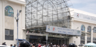 Un nuevo hecho de inseguridad se registró en el sector del mercado La Condamine, en Riobamba, donde una comerciante habría sido amenazada por presuntos chulqueros que operan en la zona. El caso fue atendido por la Policía Nacional como parte de un operativo preventivo y antidelincuencial ejecutado en espacios de acceso público.