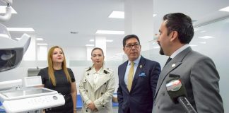 La Universidad Nacional de Chimborazo (UNACH) dio un paso trascendental en el fortalecimiento de su oferta académica y su compromiso social con la inauguración de su nuevo edificio de Clínicas Odontológicas, una moderna infraestructura destinada a potenciar la formación práctica de los estudiantes de Odontología y que busca ampliar los servicios de atención integral a la ciudadanía, especialmente a grupos vulnerables.