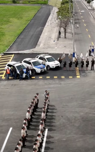 La Policía Nacional y la Prefectura de Chimborazo inauguraron este jueves 4 de diciembre la repavimentación completa de las vías internas del Comando Provincial, una obra que moderniza la movilidad operativa y fortalece la infraestructura destinada a la seguridad ciudadana.