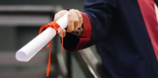 Desde finales de noviembre de 2025, la comunidad ecuatoriana residente en España tiene una nueva alternativa de formación superior. Se trata de una oferta de 2.200 becas para cursar maestrías y especializaciones, como resultado de un convenio entre la Embajada del Ecuador en España y la Escuela de Negocios Formato Educativo.