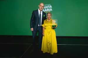 Después de más de cuatro décadas formando parte de la vida cotidiana de miles de hogares ecuatorianos, Supermercados Santa María renueva su imagen replanteando la forma en la que quiere ser percibida por el consumidor actual. Esta nueva identidad visual apuesta por la modernización en un sector competitivo y exigente, según la propia empresa, va mucho más allá de un ajuste estético.