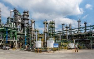 La Contraloría detectó un perjuicio millonario en la compra de terrenos para la Refinería de Esmeraldas, según informó este 19 de diciembre de 2025; la institución también estableció indicios de responsabilidad penal.