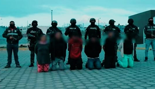 La Policía Nacional ejecutó este 11 de diciembre, el operativo “Encuentro 140”, una intervención planificada para combatir el microtráfico en una de las zonas de mayor afluencia y riesgo de la ciudad: los alrededores del Terminal Terrestre.