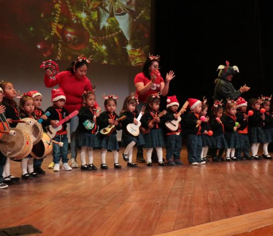 Este 18 de diciembre, desde las 09h00, el Teatro León fue el escenario del evento navideño de los Centros de Desarrollo Infantil Wawa Wasi, iniciativa impulsada por la Dirección de Desarrollo Social y Humano del Municipio de Riobamba.
