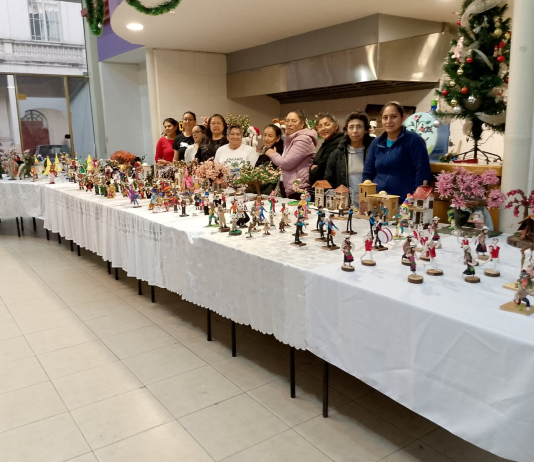 La tradición, la fe y la memoria cultural de Riobamba se mantienen vivas gracias al talento y la dedicación de los adultos mayores del programa “Sabiduría Dorada”, quienes han elaborado de manera artesanal una serie de figuras representativas de los personajes tradicionales del Pase del Niño, una de las manifestaciones culturales y religiosas más emblemáticas de la ciudad.