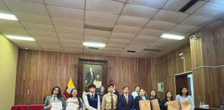 La Sociedad Bolivariana, Núcleo de Chimborazo, desarrolló el Primer Gran Encuentro Intercolegial de Oratoria entre triunfadores estudiantiles, una jornada académica y cultural que promovió la expresión oral, el liderazgo juvenil y la reflexión histórica en homenaje a Simón Bolívar.