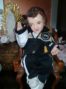 Riobamba se apresta a celebrar uno de los actos religiosos y culturales más representativos de su agenda anual: las Vísperas y el tradicional Pase del Niño del Divino Niño Chimborazo, una expresión de fe que con el paso del tiempo se ha convertido en un referente del folklore provincial y en uno de los eventos más multitudinarios de la ciudad.