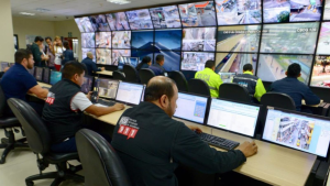 El ECU 911 publicó un balance nacional que revela un incremento en las emergencias relacionadas con personas con discapacidad. Entre el 1 de enero y el 25 de noviembre de 2025, el sistema coordinó 10.911 alertas en todo el país, lo que representa un aumento del 11% respecto al mismo periodo de 2024, cuando se registraron 9.842 incidentes. Dentro de este panorama, Riobamba figura entre los cantones con mayor incidencia, posicionándose en el quinto lugar con 343 casos, por encima de varias ciudades de similar tamaño.