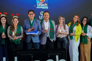 La Universidad Nacional de Chimborazo (UNACH) inauguró oficialmente su programación navideña para este año, denominada “Brilla Navidad, Brilla Unach, entre luces e historias”, una agenda que reúne actividades comunitarias, culturales y de integración institucional.