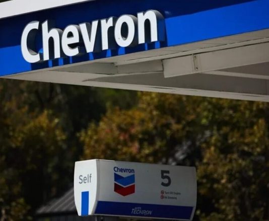 Un Tribunal Arbitral definió el monto que debe pagar el Estado de Ecuador a Chevron, este lunes 8 de diciembre de 2025, según informó la Procuraduría, institución que aseguró haber reducido el pago en un 93,4% del valor reclamado.