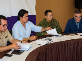 La Intendencia General de Policía de Chimborazo anunció una serie de disposiciones y operativos especiales para diciembre, mes en el que se incrementan las actividades festivas, los Pases del Niño, la movilidad en la ciudad y el consumo de pirotecnia. Así lo explicó el intendente Marcelo Mancheno quien participó en la sesión del Comité de Seguridad Cantonal, donde se definieron estrategias para garantizar el normal desarrollo de las actividades productivas y culturales en Riobamba.