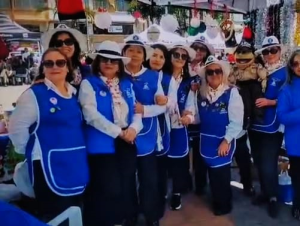 La Policía Nacional llevó a cabo una jornada de prevención y convivencia ciudadana este fin de semana, que congregó a familias, voluntarios y servidores policiales en distintos sectores de la ciudad. La actividad, encabezada por Paquito Policía, se desarrolló con el objetivo de fortalecer la relación entre la institución y la comunidad a través de dinámicas educativas centradas en la seguridad y la autoprotección.