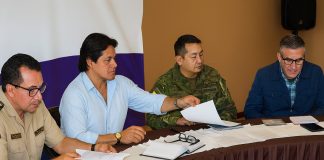 La Intendencia General de Policía de Chimborazo anunció una serie de disposiciones y operativos especiales para diciembre, mes en el que se incrementan las actividades festivas, los Pases del Niño, la movilidad en la ciudad y el consumo de pirotecnia. Así lo explicó el intendente Marcelo Mancheno quien participó en la sesión del Comité de Seguridad Cantonal, donde se definieron estrategias para garantizar el normal desarrollo de las actividades productivas y culturales en Riobamba.