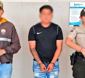 En Chimborazo, un ciudadano fue aprehendido en flagrancia por tenencia de sustancias sujetas a fiscalización durante un operativo ejecutado por la Policía Nacional del Ecuador, como parte de las acciones de control contra el microtráfico. La intervención tuvo como objetivo frenar la distribución de droga destinada al consumo interno.