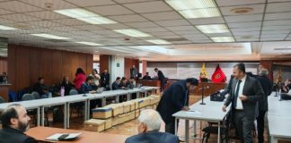 Luego de 75 días de deliberación, la mañana del 8 de diciembre de 2025, en la Corte Nacional se da a conocer la resolución de la audiencia intermedia del caso Sinohydro. El juez Olavo Hernández da a conocer cuantas personas serán juzgadas.