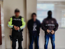 El microtráfico de drogas volvió a quedar en evidencia tras un operativo ejecutado por la Policía Nacional del Ecuador, que permitió neutralizar una actividad ilícita que operaba en el distrito Riobamba y que representaba una amenaza directa para la seguridad ciudadana. La intervención, denominada “Merced 69”, fue desarrollada por la Dirección Nacional de Investigación Antidrogas (DNIA), Subzona Chimborazo, luego de un trabajo previo de inteligencia, seguimiento y análisis técnico, enfocado en identificar puntos de expendio de sustancias sujetas a fiscalización destinadas al consumo interno.