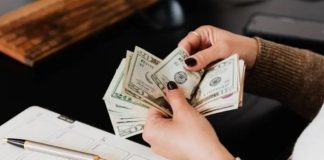 El Consejo Nacional de Trabajo y Salarios fijó el nuevo salario básico unificado (SBU) para 2026 en USD 482, luego de un acuerdo entre representantes de empleadores y trabajadores, alcanzado este 15 de diciembre de 2025.