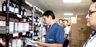 El Ministerio de Salud Pública (MSP) y el Instituto Ecuatoriano de Seguridad Social (IESS) anunciaron este lunes 1 de diciembre de 2025 la ampliación por 30 días del periodo de emergencia sanitaria, con el fin de concluir los procesos de compra de medicamentos y dispositivos médicos actualmente en marcha.